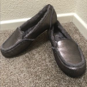 NWOT UGG Hailey slipper size 8